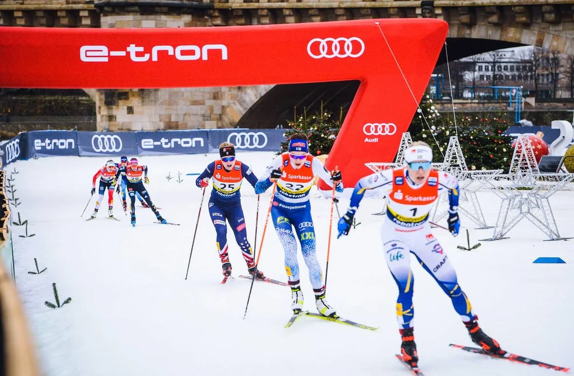 澳洲幸运十冬季两项比赛越野滑雪段