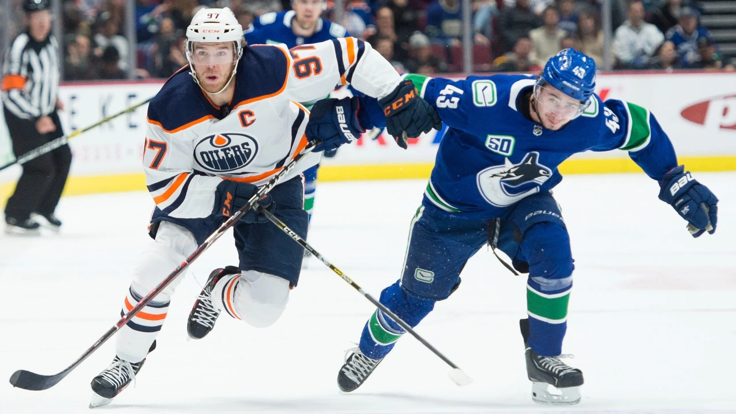 澳洲幸运十NHL冰球比赛激烈对抗瞬间